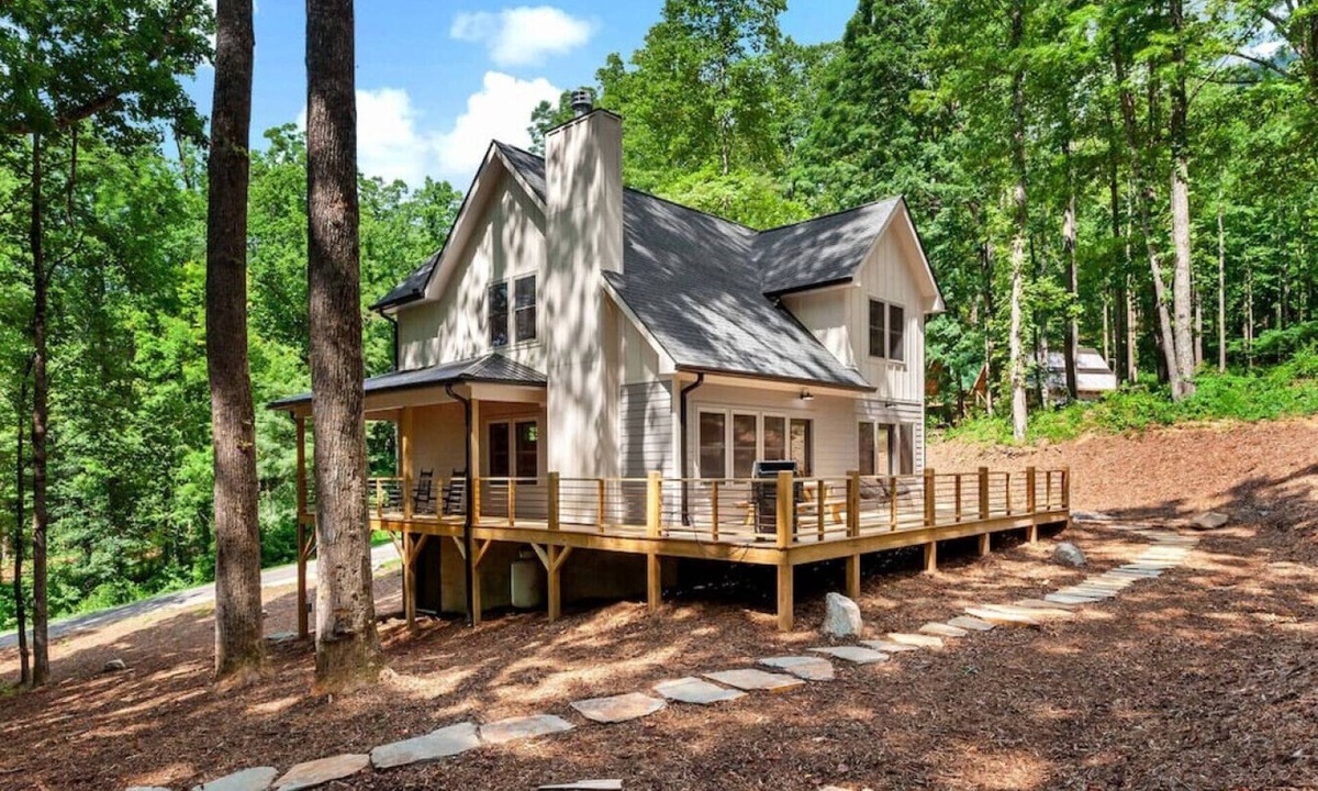Frank House | The Toasted Marshmallow—Disc Golf—Hiking—Fire Pit!
