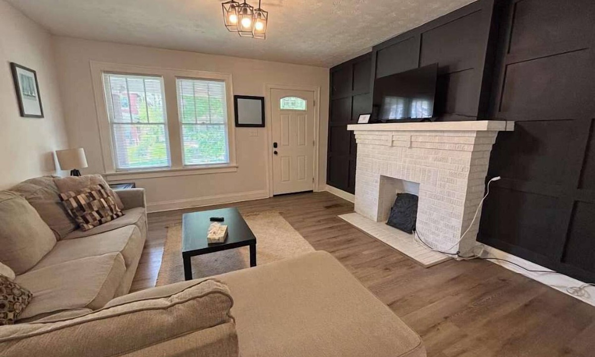 Near East Columbus House | The Tranquil Walk Up - Comfort in 4 Beds!