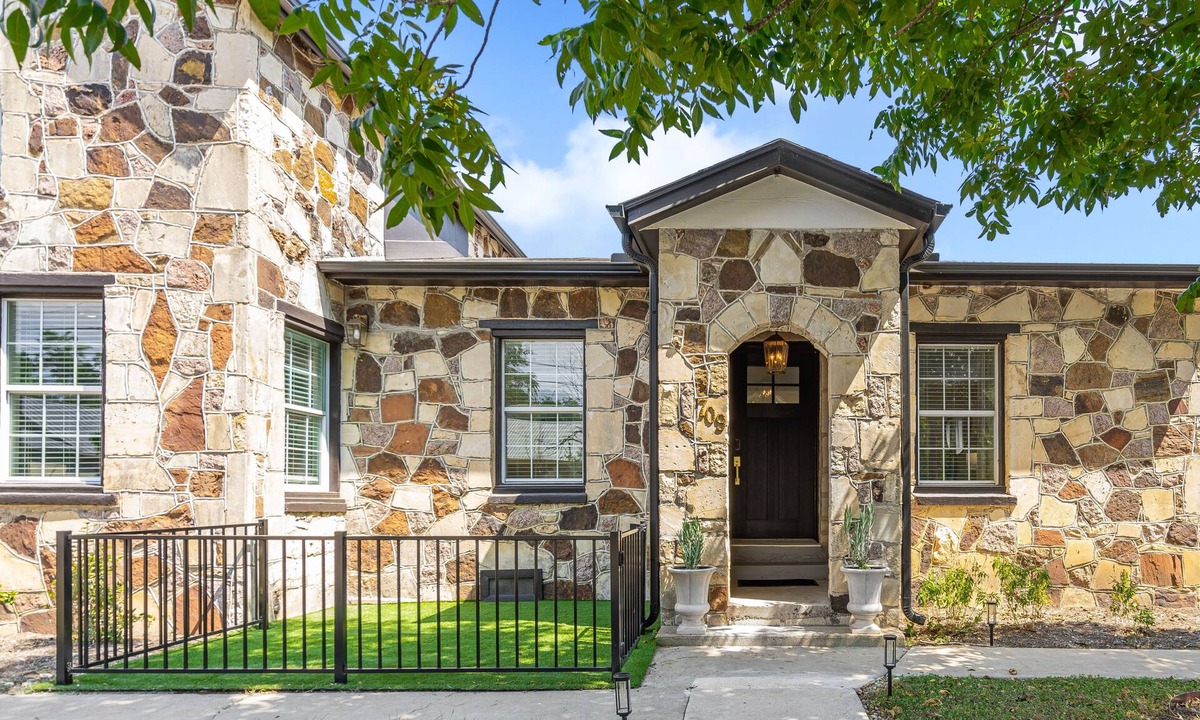 Georgetown House | Thoughtfully Restored, Effortlessly Comfortable.