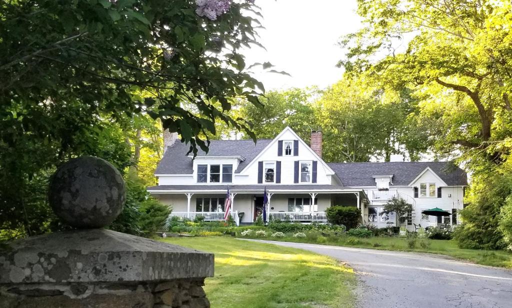 Camden Hotel | Timbercliffe Cottage Inn