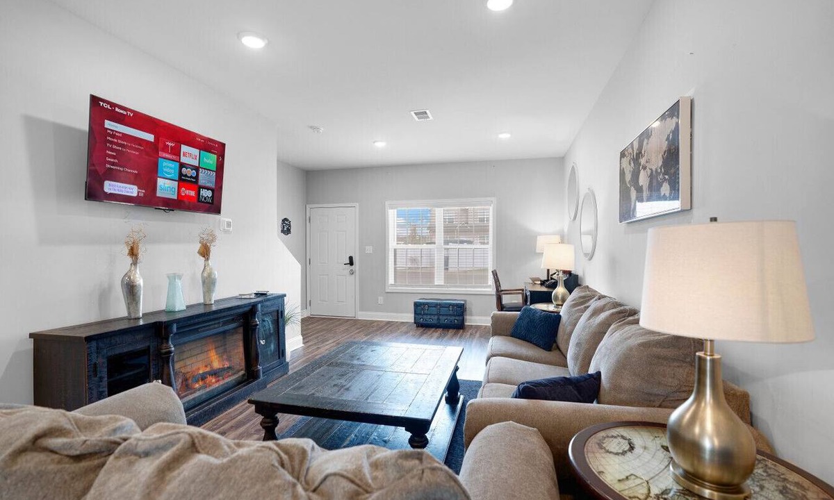 Clarksville Condo | Timeless Escape – Modern Comfort Near Nashville Free Wi-Fi and Parking