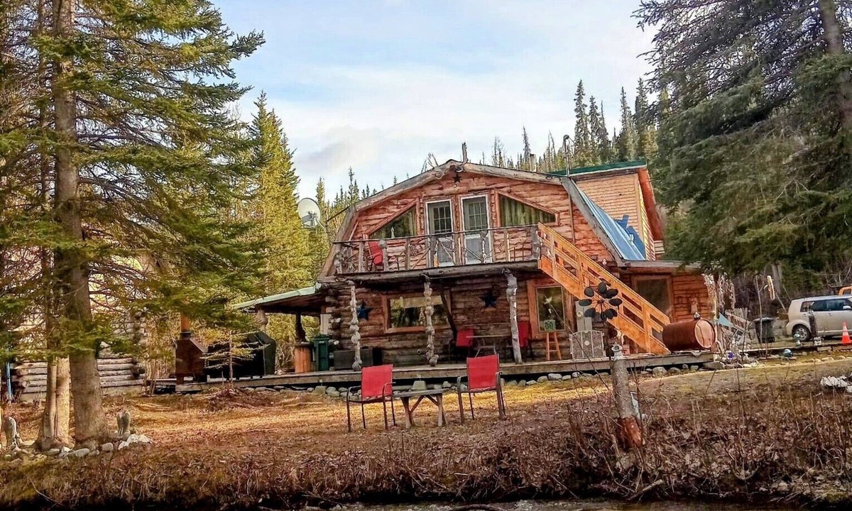 Copper Center Cabin | Tonsina Creek Whispers Lodge Waterfront Paradise with Kitchen Full Bath & Wi-Fi