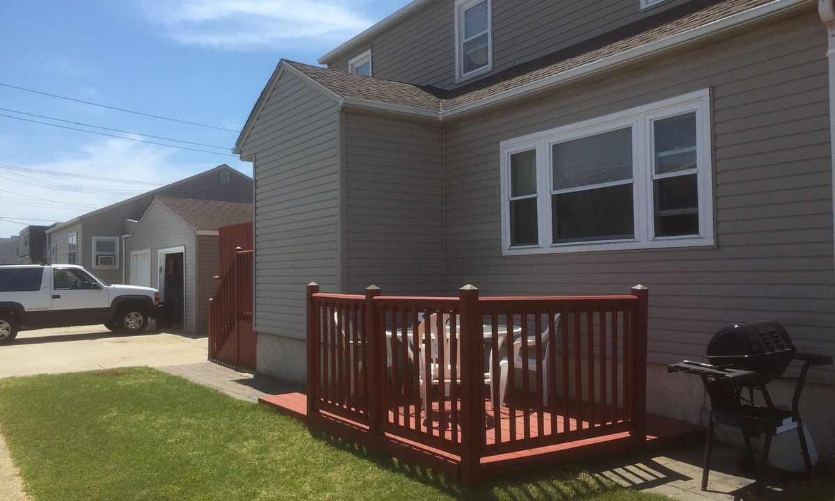 Brigantine House | TOP BRIGANTINE LOCATION! MODERN HOME. WALK TO BEACH, EATERIES. DOGS WELCOME.