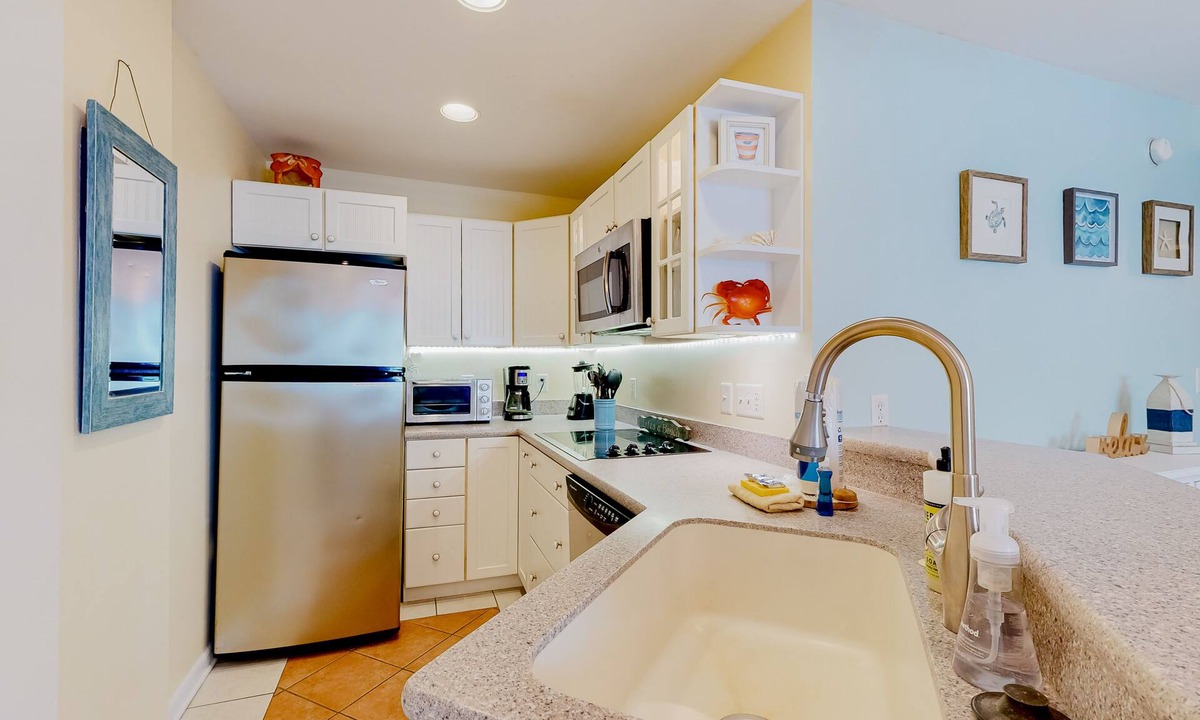 Dewey Beach Condo | Town of Dewey Beach condo with pool and tennis court - minutes from the sand