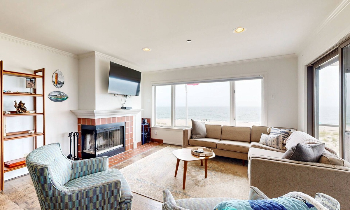Rehoboth by the Sea Condo | Town of Dewey Beach Condo with balcony, close walk to beach