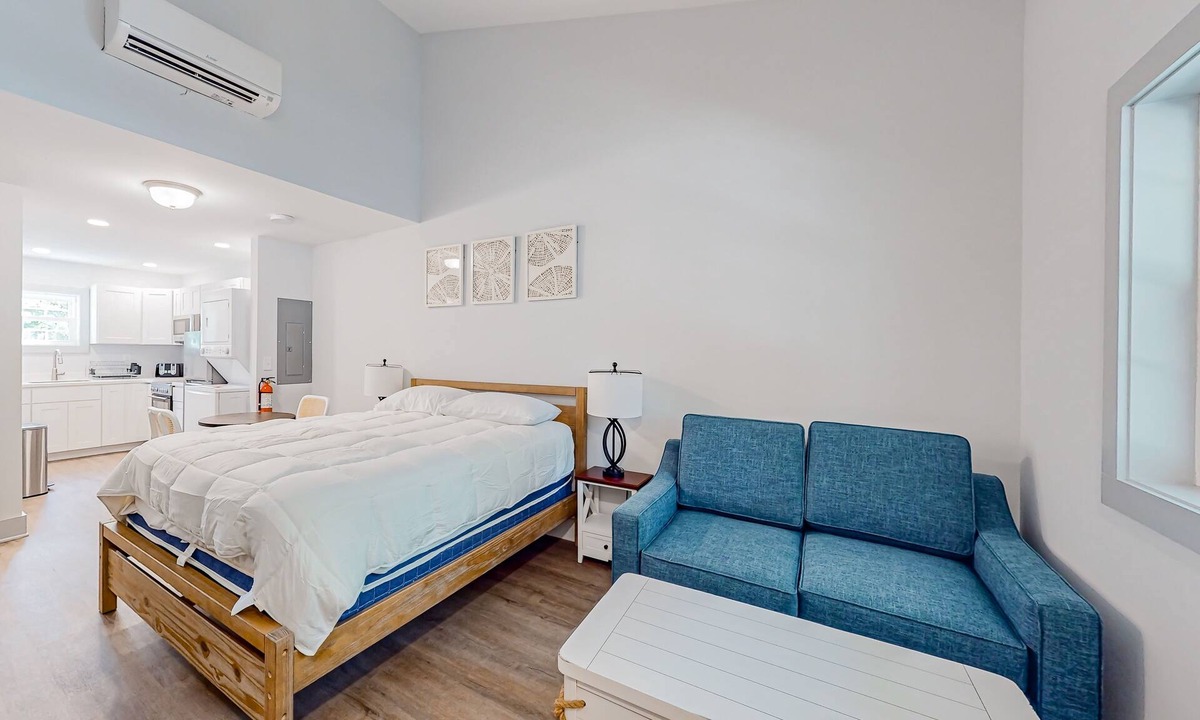 The Pines House | Town of Rehoboth Beach - Airy, walkable suite near the beach & boardwalk