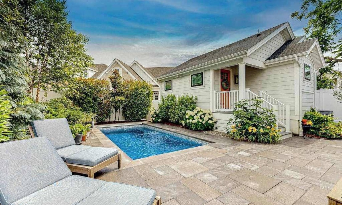 Rehoboth Beach Cottage | Town of Rehoboth Beach dog-friendly cottage with a private pool, washer/dryer