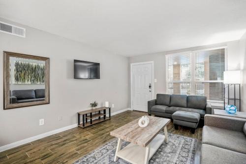 Houston Apartment | Towne Plaza Apartments 104 - 7 km from FIFA Fest
