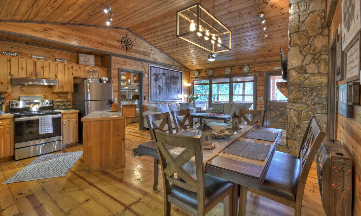 Hidden Lake Cabin | Traveller - Cherry Log