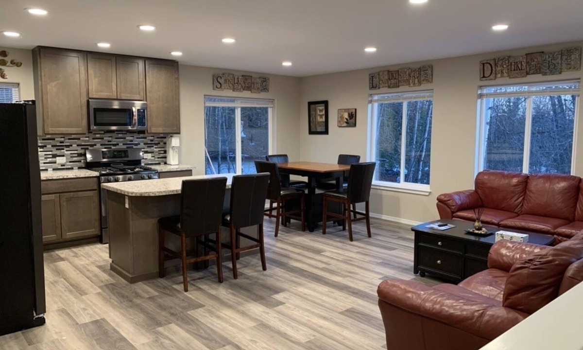 Eagle River Apartment | Triple "A" The Admirable Alaskan Accommodation