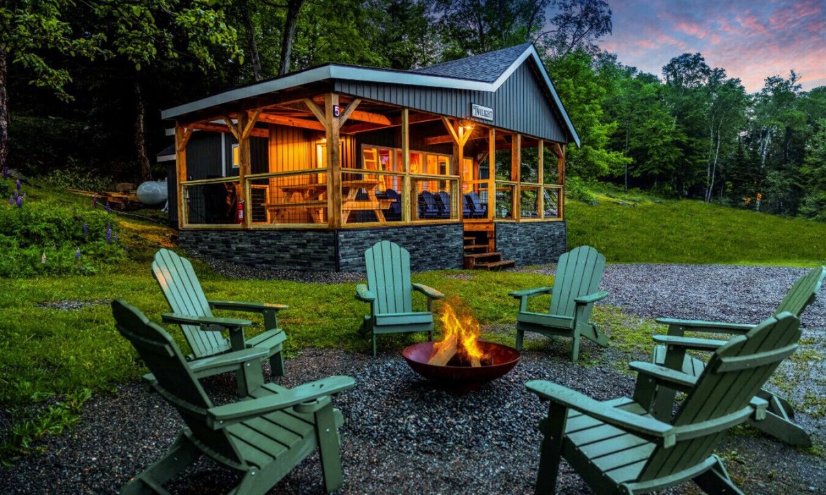 Northeast Somerset Cabin | Twilight - Cabin 5 · Lawrence`s Lakeside Cabins | `Twilight` Waterfront