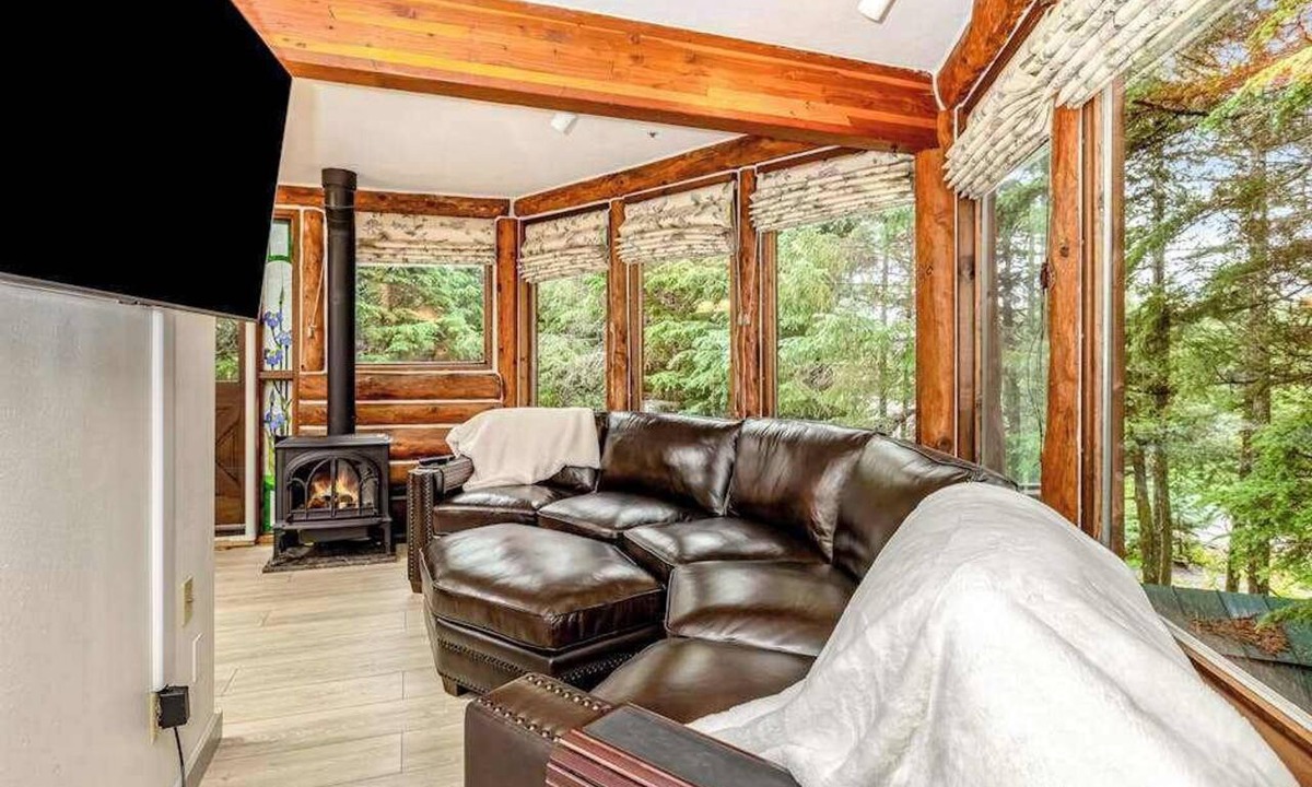 Girdwood House | Ullr's Treehouse | 4-Story Hexagon | Hot Tub
