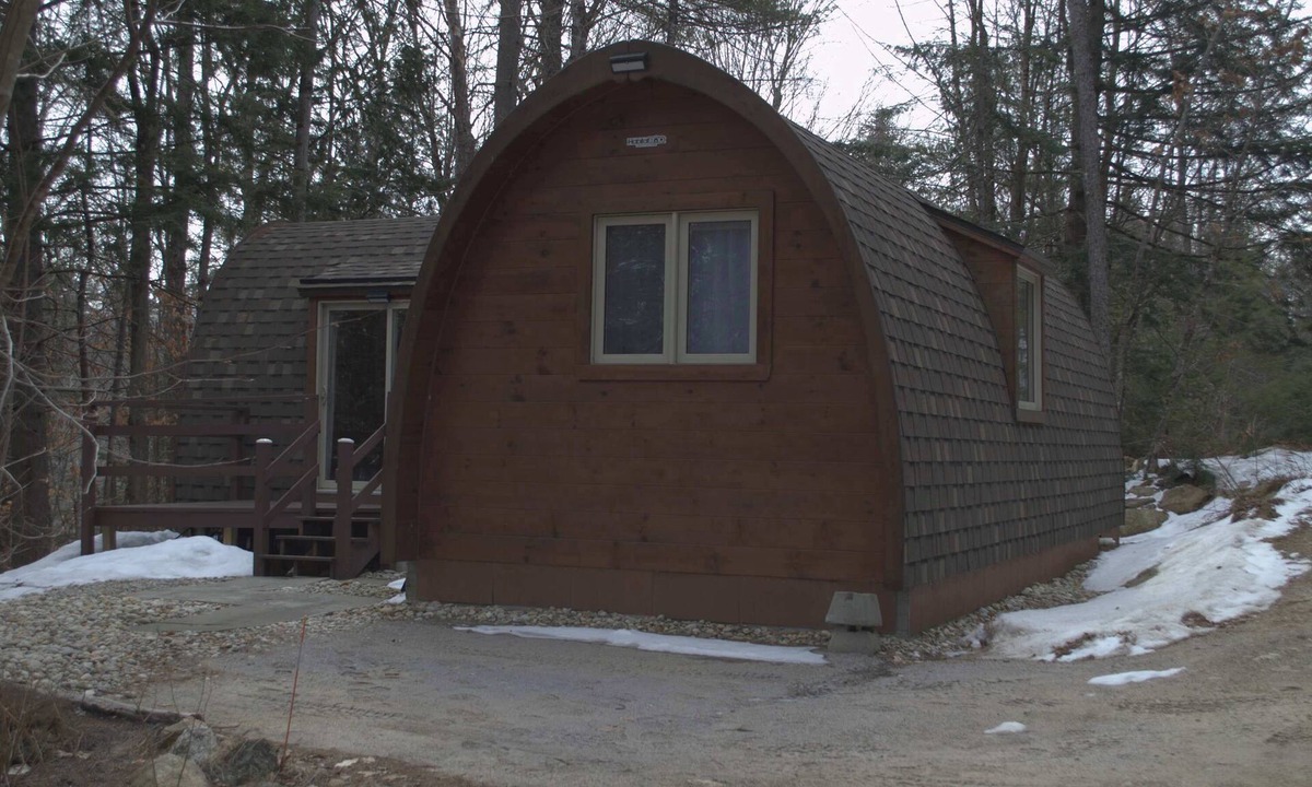 Norway Cabin | Unique 1 bedroom with queen bed, jacuzzi tub and spacious living area