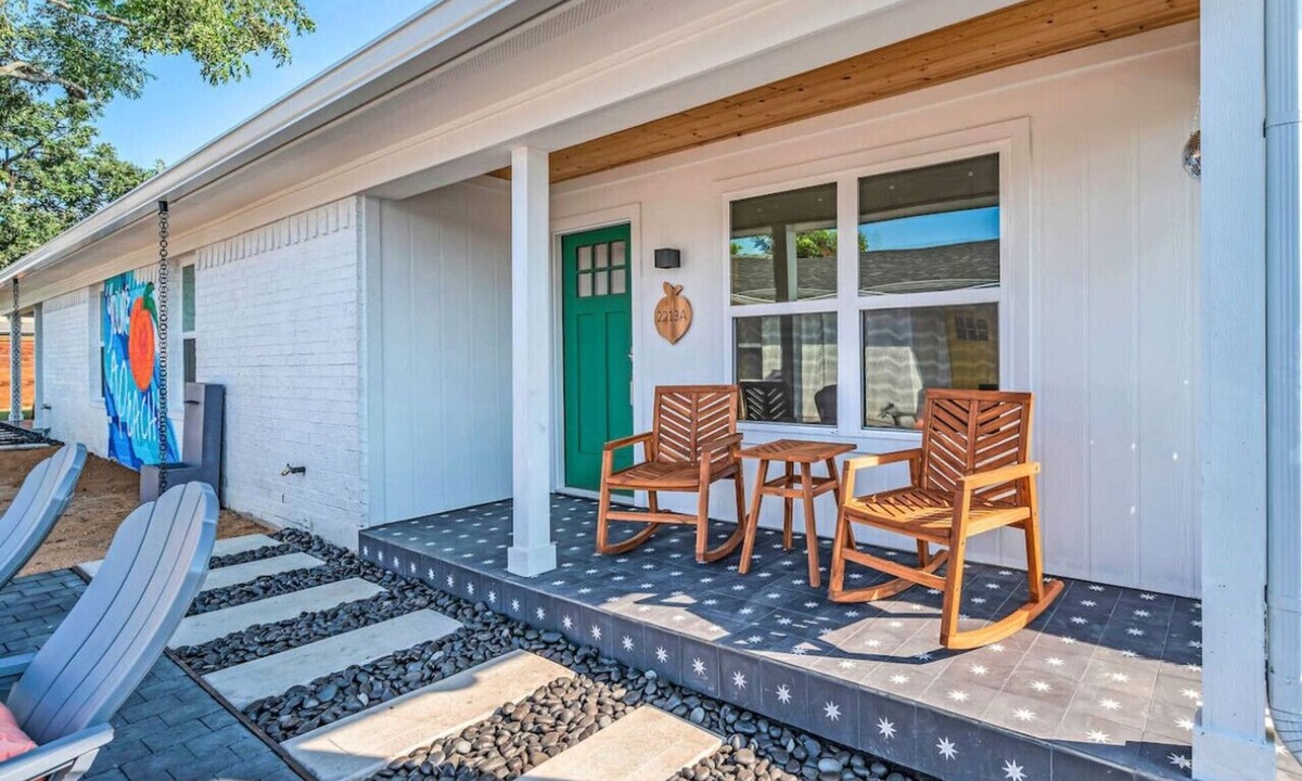 Austin Ave. House | Uptown Peach ~Best 4 Baylor games/visits ~Sleeps 5