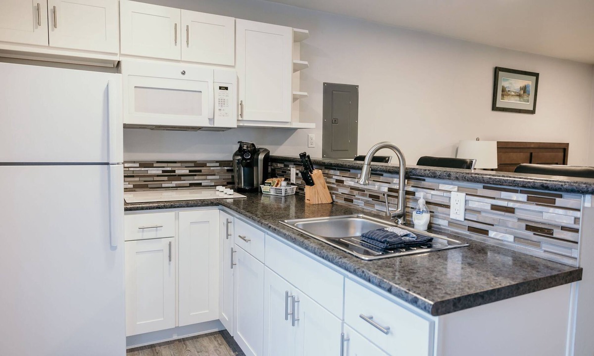 Sitka Condo | Vance Towers B: 1 BR, 1 BA Condominium in Sitka, Sleeps 2