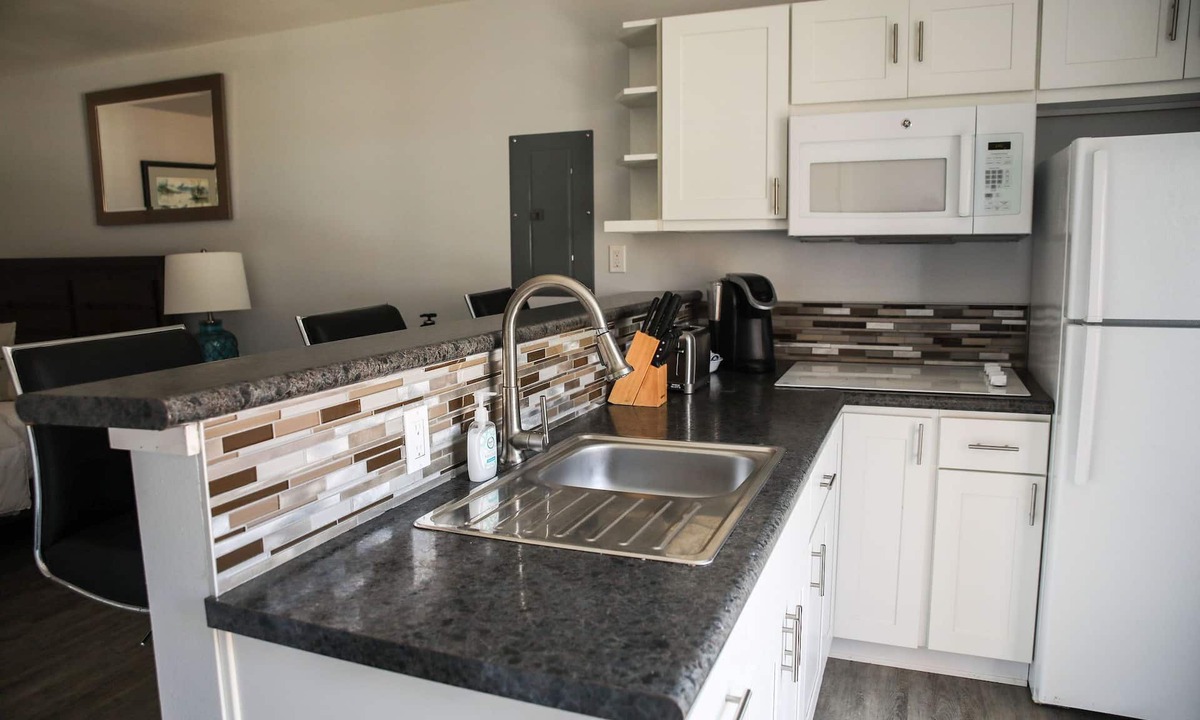 Sitka Condo | Vance Towers D: 1 BR, 1 BA Condominium in Sitka, Sleeps 2