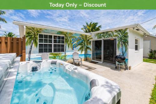 Deerfield Beach House | Ventur Tropical w Hot Tub Close to Beach