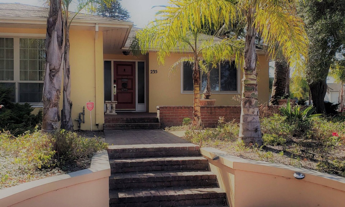 Westside Santa Cruz House | Villa De Las Palmas - Walking Distance to Santa Cruz's Best!