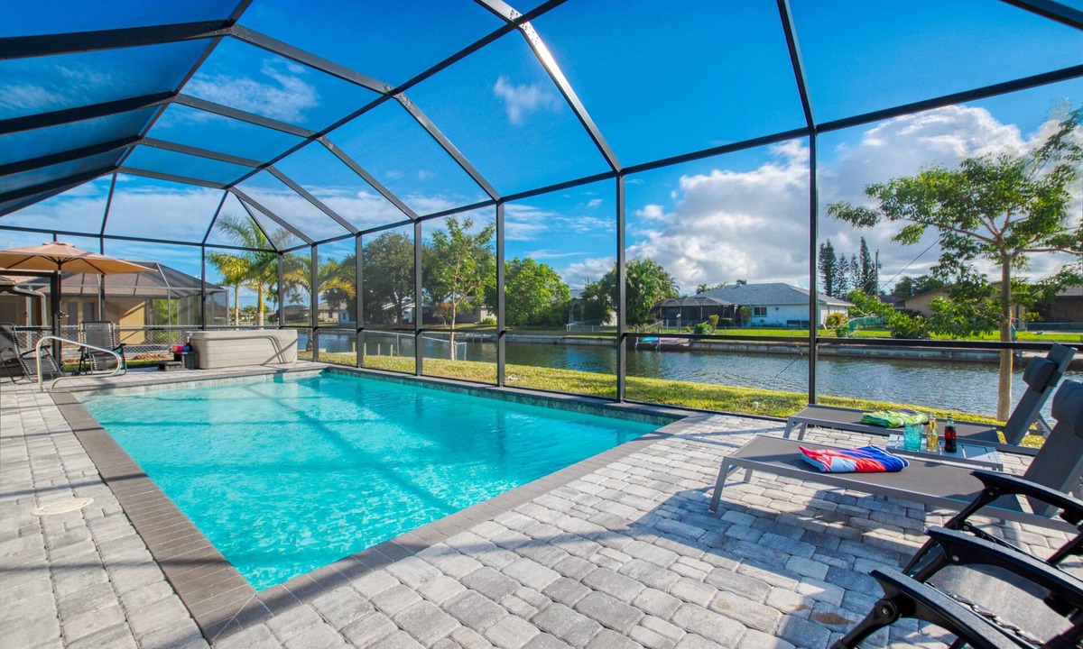 Fort Myers Villa | VILLA MODERN TIMES – HEATED POOL | WATER VIEW | BOAT RENTAL + TOURS VOUCHER INCL.
