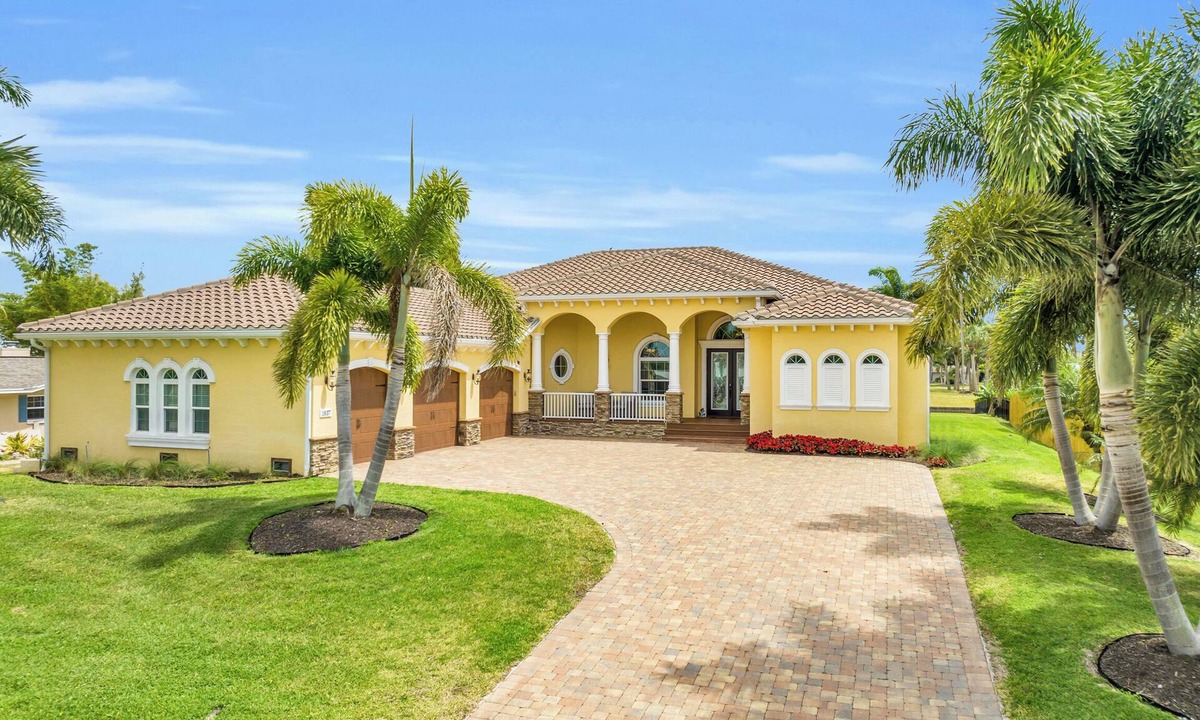 Lochmoor Waterway Estates Villa | Villa Siva - 3b/3b just off the Caloosahatchee river in CAPE CORAL