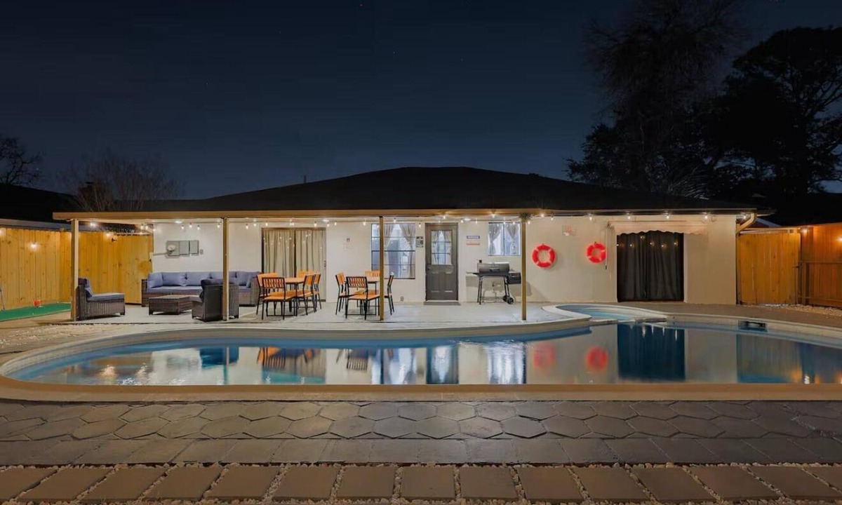 Clodine House | VillaVerde 4BRs/Pool/Sleeps16/Gym/Gameroom/HTX/NRG