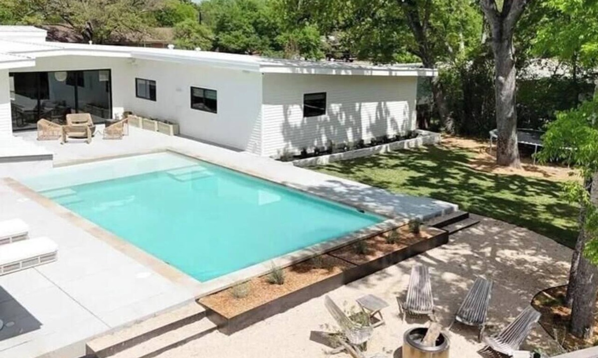 Garden Acres House | Vine Retreat | Near Texas A&M
