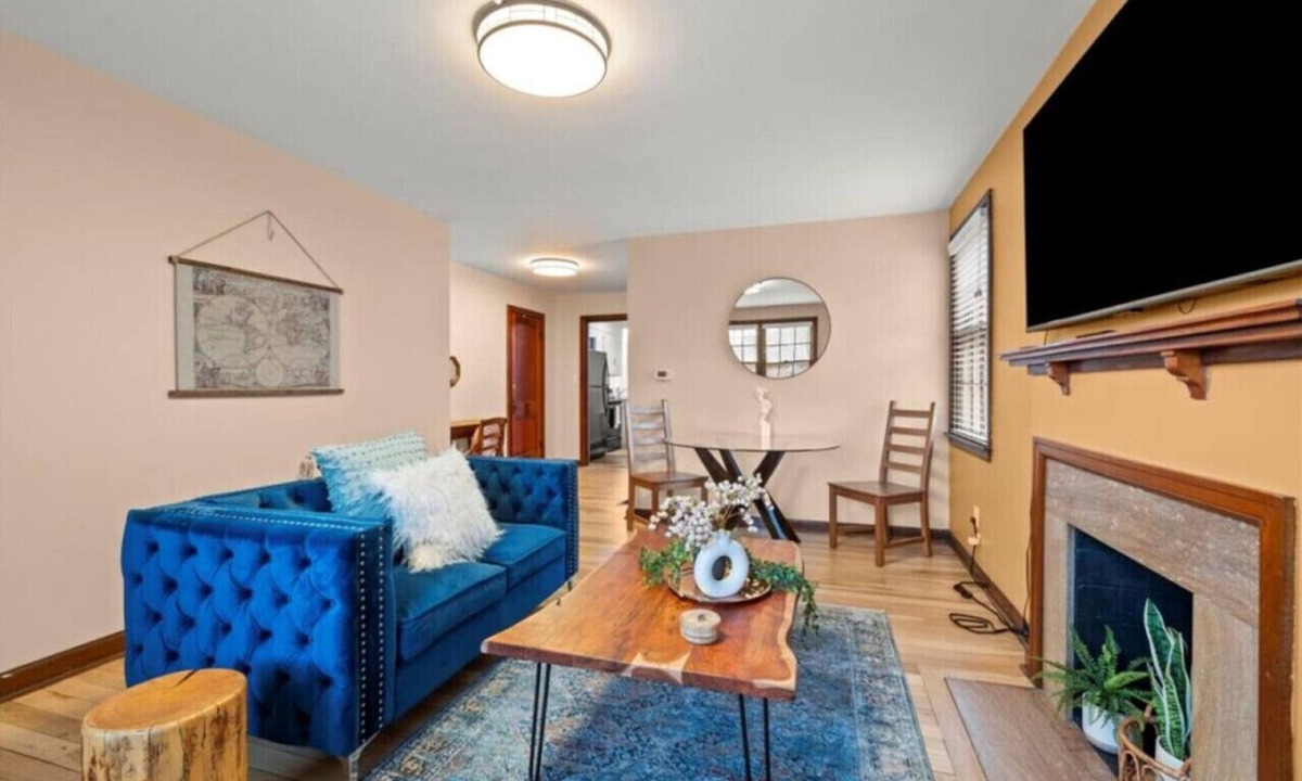Clintonville Apartment | Walk to High St Free Parking & Private Backyard