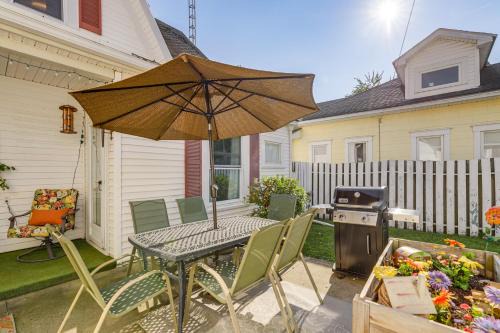 West Liberty House | Walkable Group Getaway w/Bikes in West Liberty!