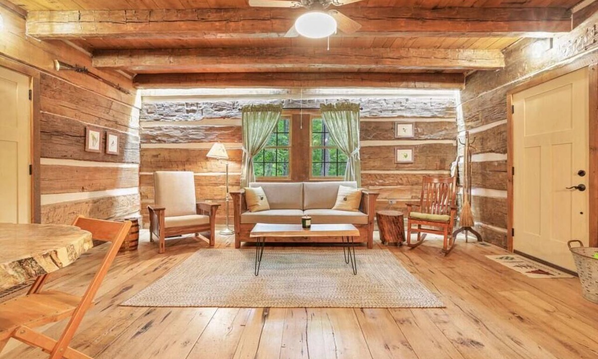 Glenford Cabin | Walnut Lodge Cabin|Near Buckeye Lake|16 Acres