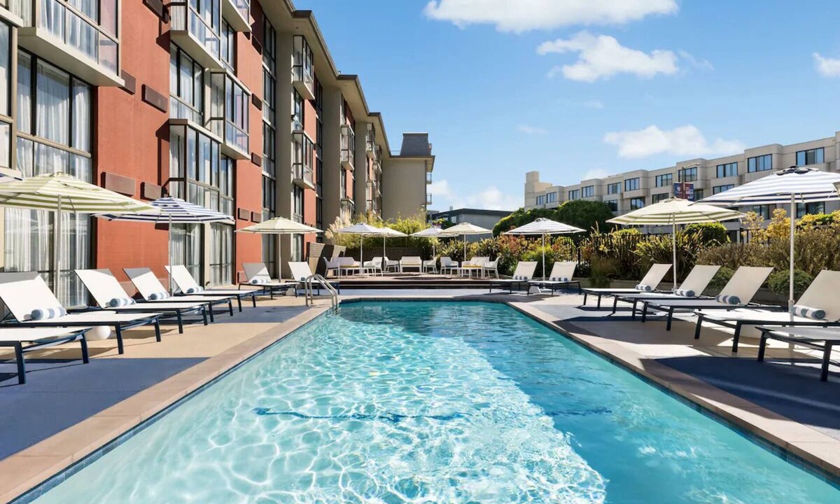 Fisherman's Wharf Hotel | Water View Queens Room, Hotel Caza, Steps from Lombard St