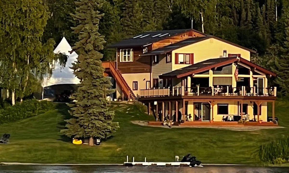 Soldotna Apartment | Waterfront 2-bedroom suite with WiFi in Soldotna