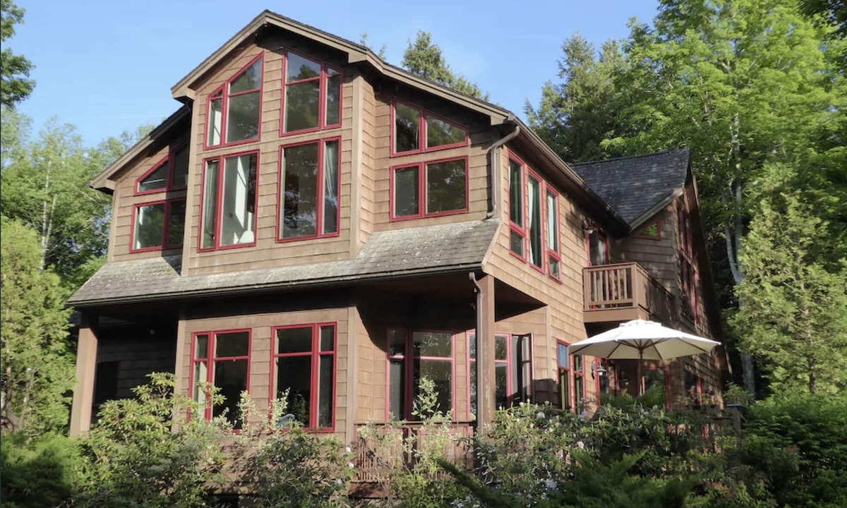 Purgatory House | Waterfront Escape with Boat Dock, Fireplace & Stunning Lake Views — Dogs Welcome