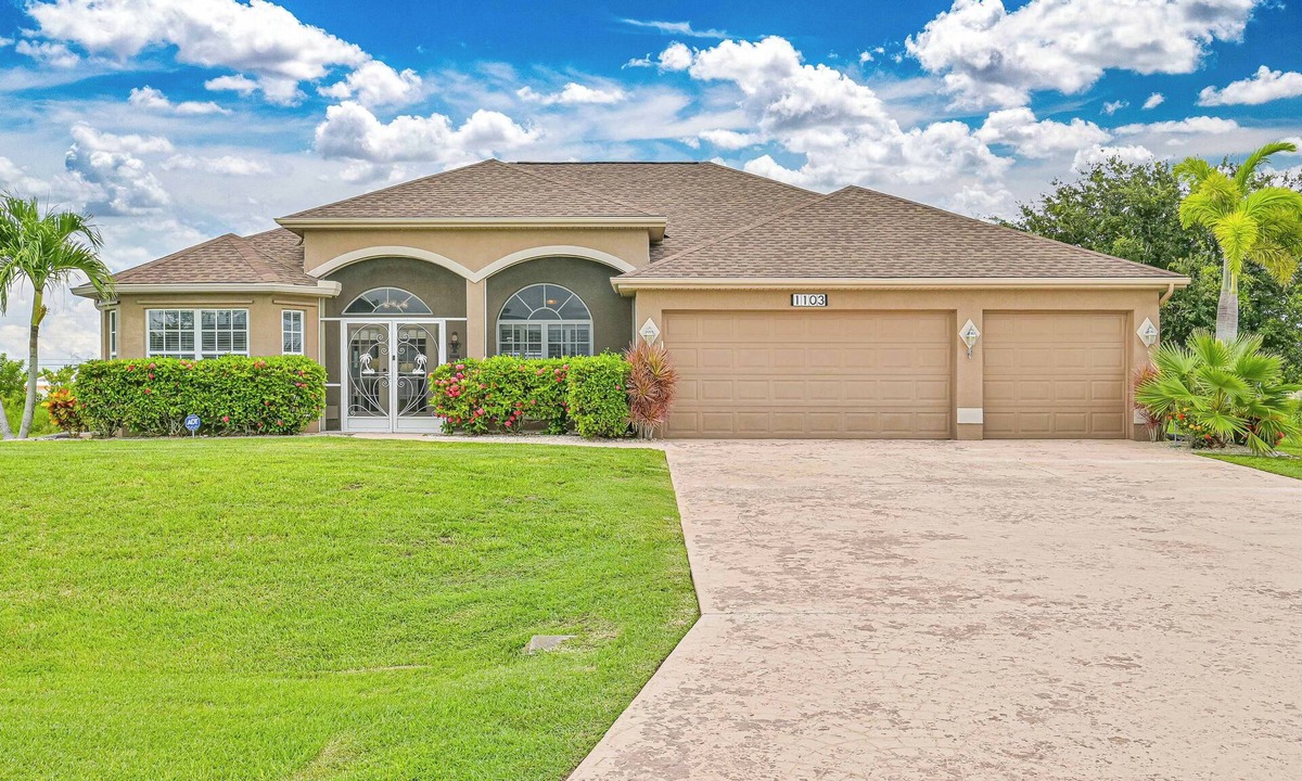 Mariner House | Waterfront Executive 3-bedroom property, private location and peaceful!
