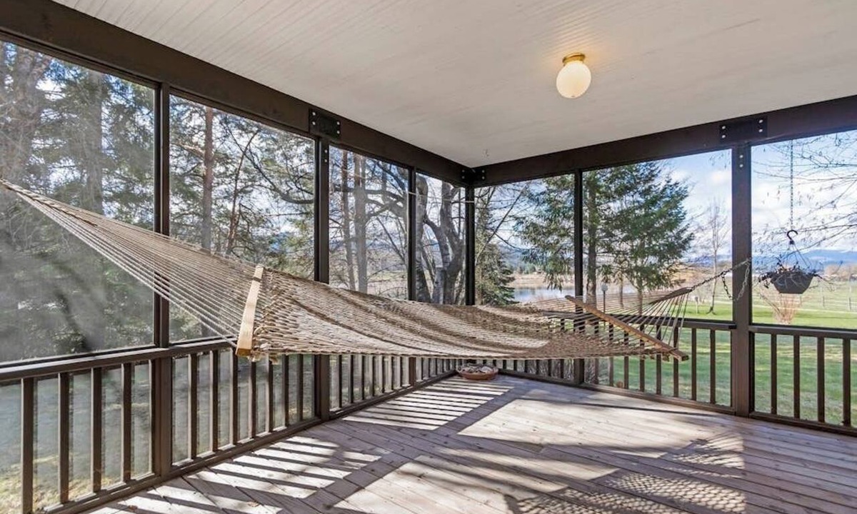 Sagle House | Waterfront hideaway with views, private dock on Pend Oreille River, kayaks & W/D