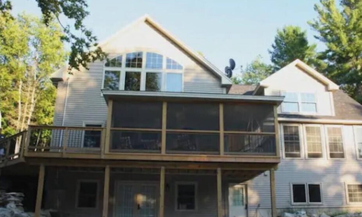 Holden House | We now have heat pump.like A/C! Lakefront, mountain biking and hiking trails!