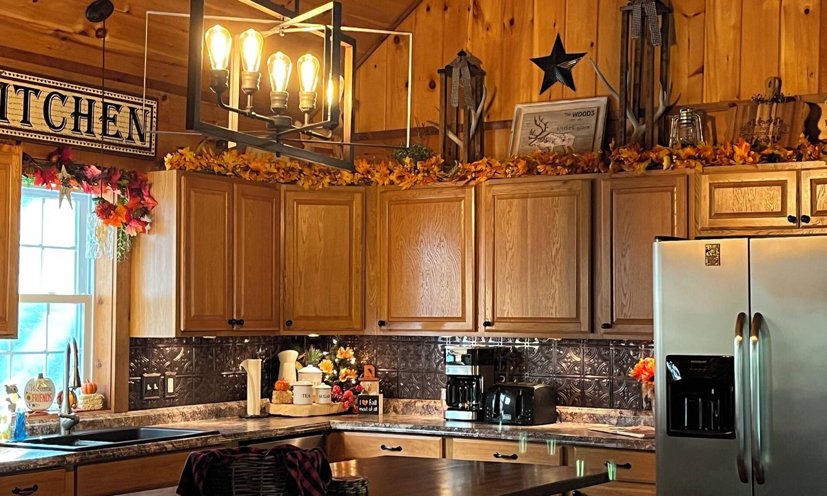 Abbot Cabin | WELCOME SNOWMOBILERS Leave right from our Lodge and hit the trails-Dog Friendly