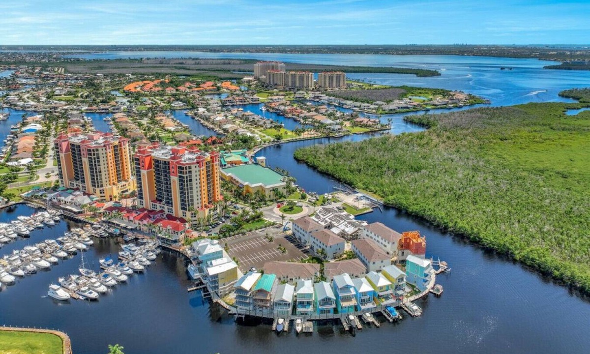 Cape Harbour House | Welcome to Marina , Relax on your Lanai with water views, Dinning and shopping within a block