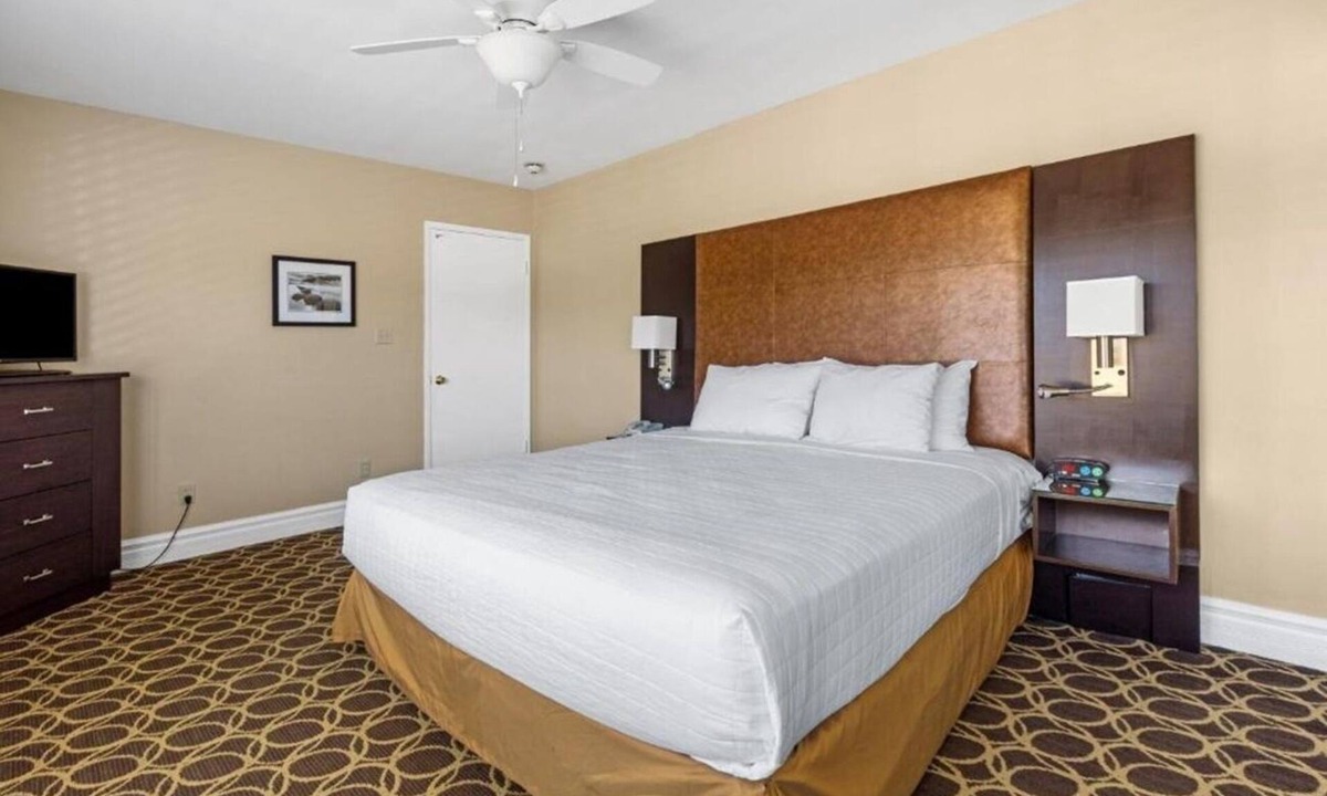 Corte Madera Hotel | Well-Located Suite | Kitchen | Outdoor Pool | Free Parking | BBQ Area