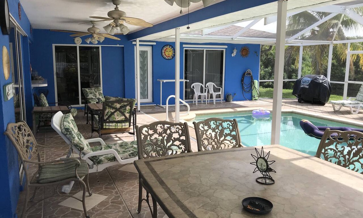 Fort Myers House | 'Where every day is a tropical vacation!'