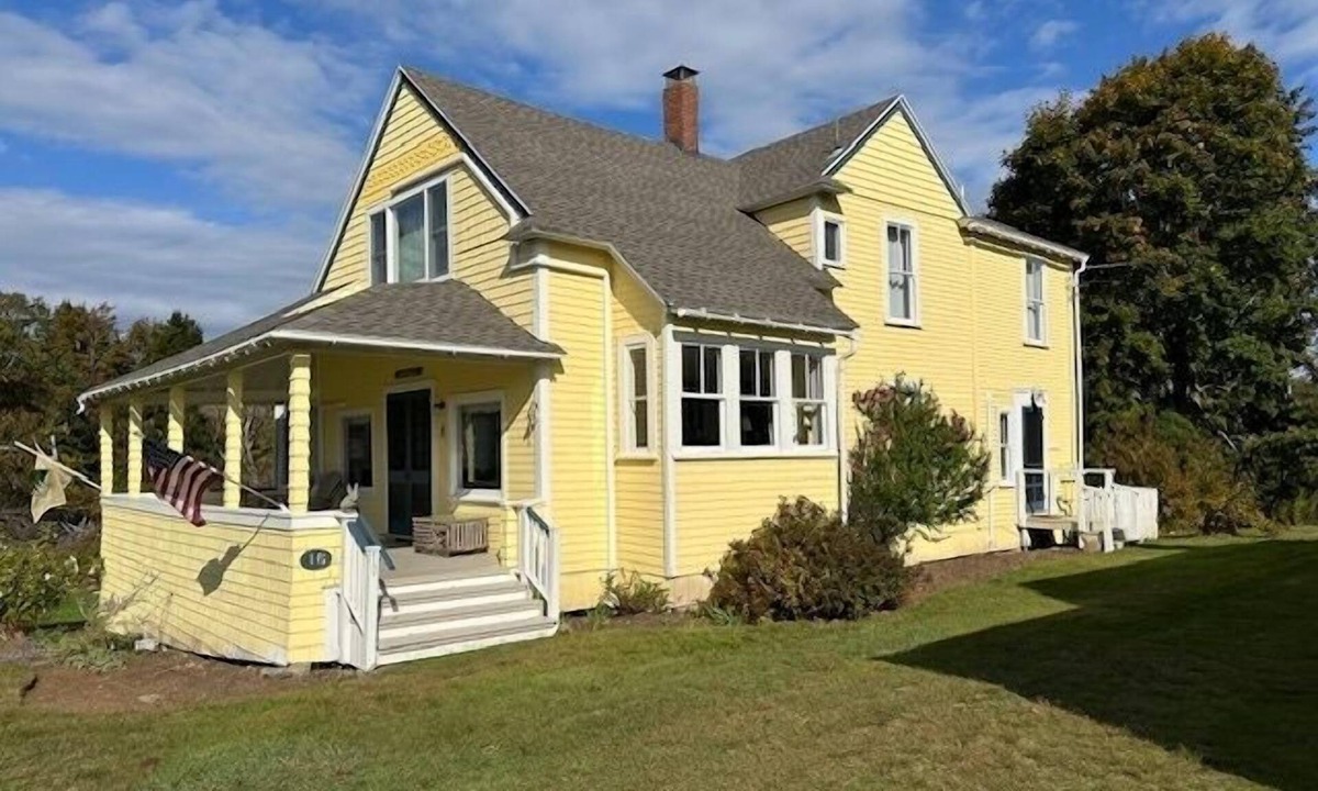 Mid-Coast and Islands House | Whispering Winds Cottage, Offering Ocean views & Resort Amenities, 5 BR/2 Bath