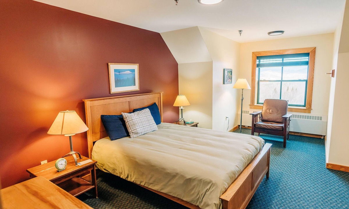 Carroll Hotel | White Mountains Basecamp, Gear Library, Breakfast, Onsite Trailhead, Shared Bath