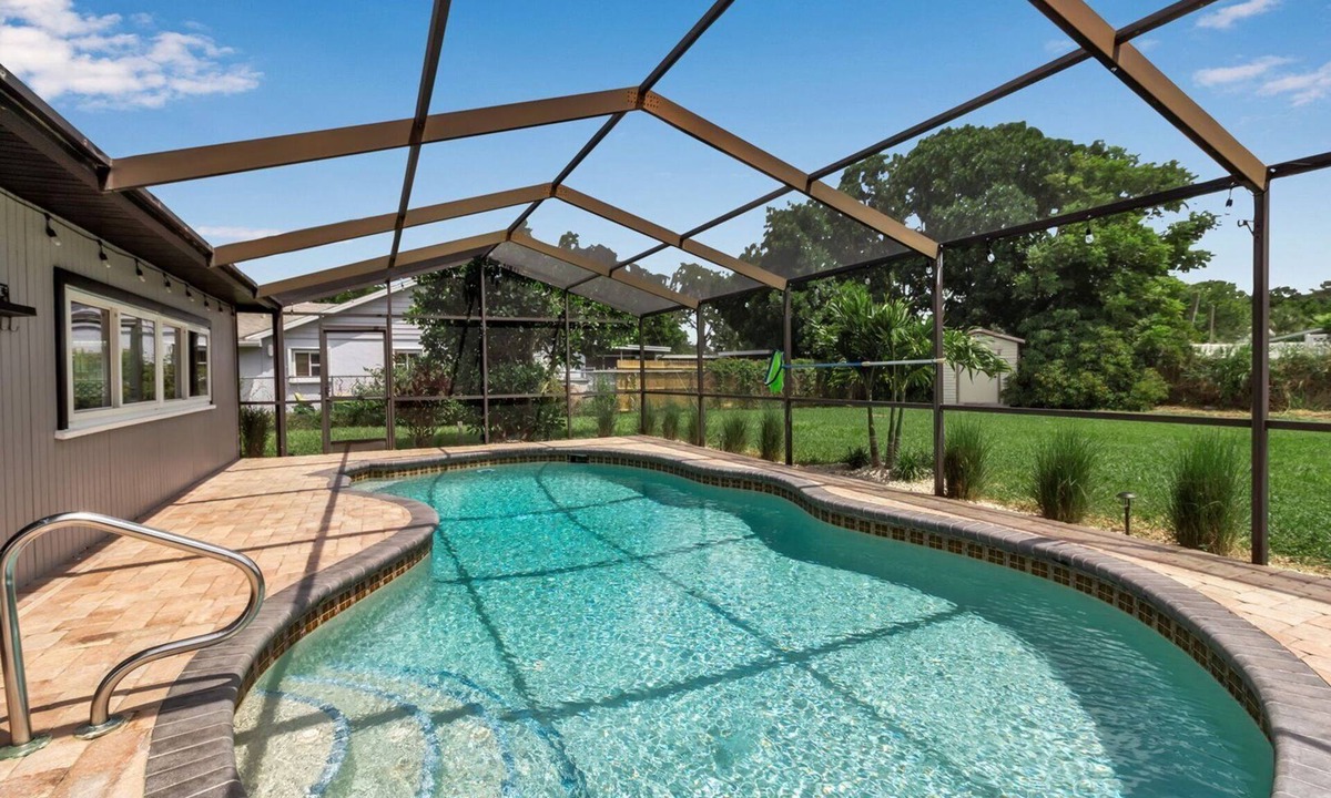 South Bradenton House | Wonderful Pool Home! 3BR/2BA Updated! CLOSE TO IMG!