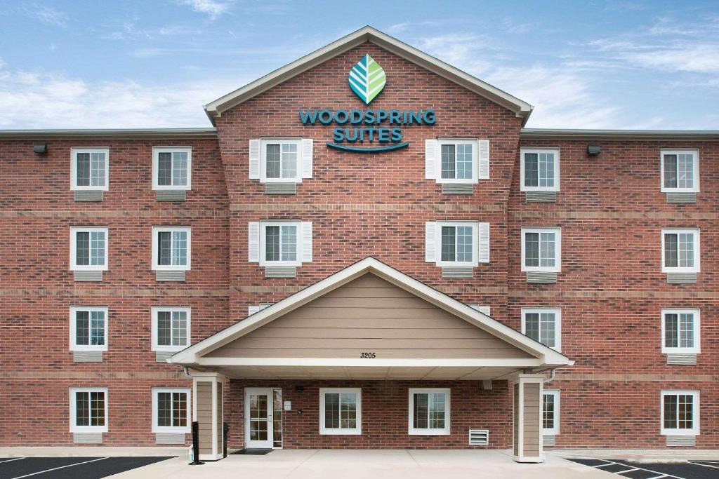 West Columbus Hotel | WoodSpring Suites Columbus Urbancrest