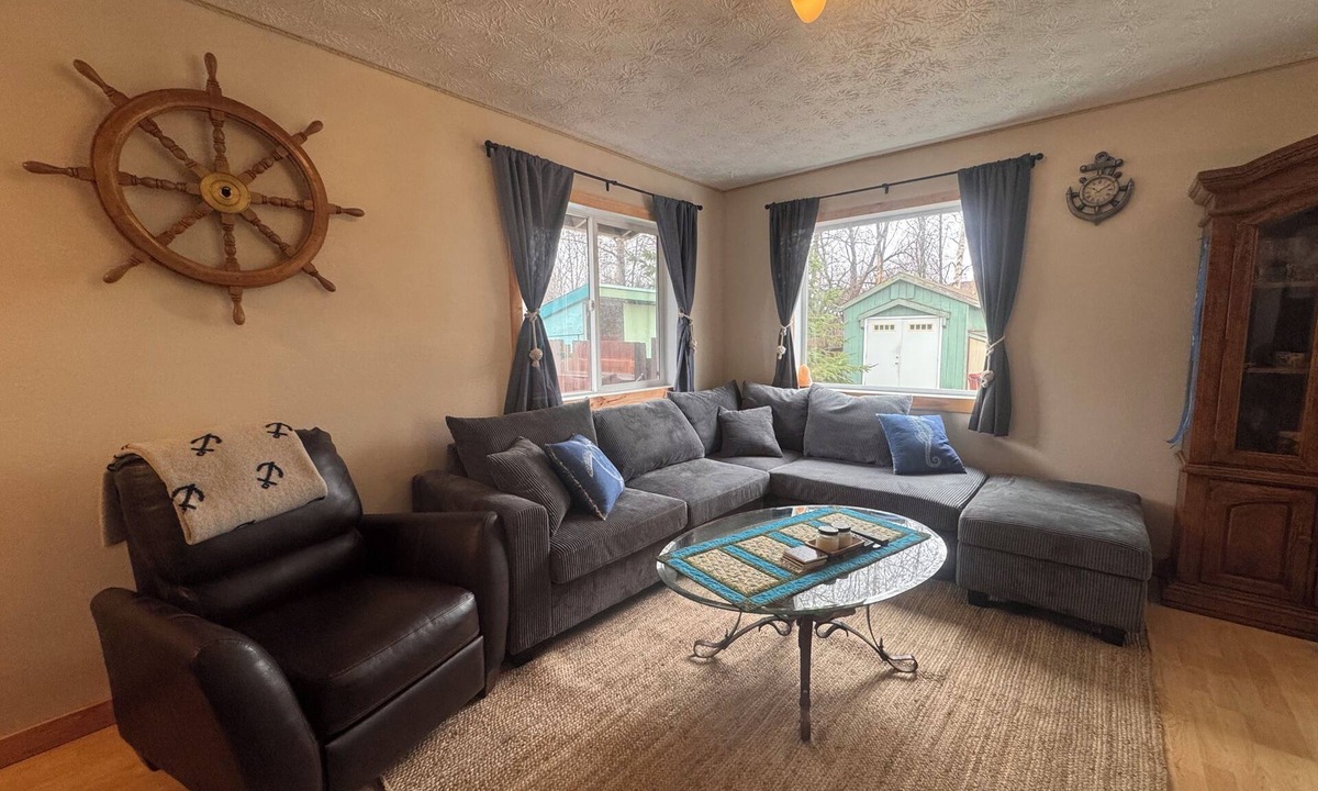 Bayshore - Klatt House | ~Your Alaskan Basecamp, Peaceful & Quiet South Anchorage Home~