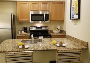 2 Comfortable Units! w/ Parking, Pets Allowed Near Children's Museum of Memphis!
