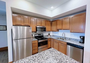 2BR Suite at The Grand Castle Pool, Gym & Parking