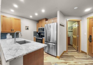 Amazing Center Village Unit, Extra Sleeping Area, Walk to American Eagle - PP3