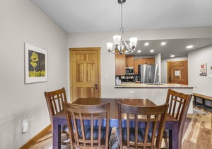 Amazing Center Village Unit, Extra Sleeping Area, Walk to American Eagle - PP3