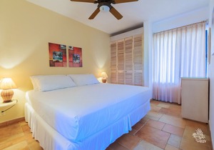Clean, Immaculate Beachfront 2nd Floor Condo #17 at Nautibeach in Isla Mujeres