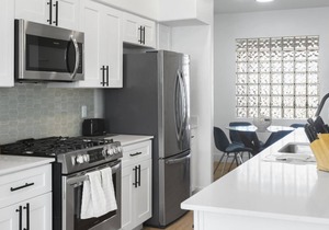 Modern 1BR Condo in Zone Luxe with Gym & Pool
